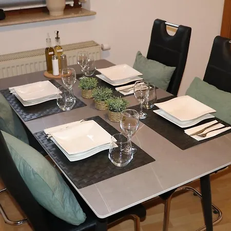 Ruhiges Apartment, Parkmoeglichkeit, 3-zimmer