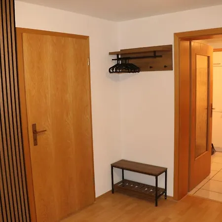 Ruhiges Apartment, Parkmoeglichkeit, 3-zimmer *